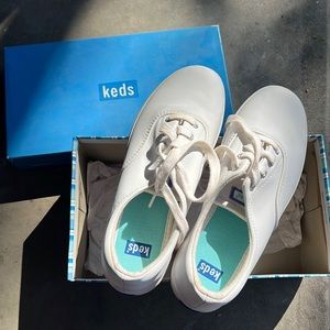 Keds white lace micro stretch shoes, size 6 1/2 white leather